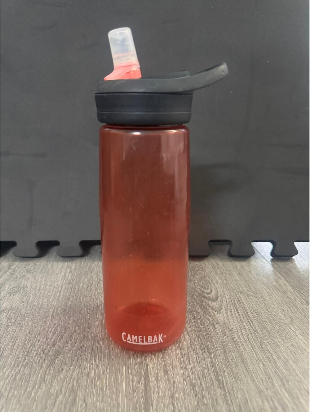 CAMELBAK CHUTE MAG 32 OZ WATER BOTTLE BPA FREE TRANSLUCENT (NO STRAW) - Red